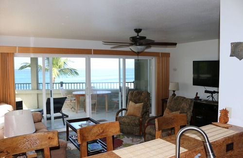 Kailua-Kona Condo | 306-AirCon. Upgraded Corner Unit w/Expansive Ocean Views and Extra Large Lanai.