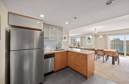 Ala Moana Condo | 34th Floor Ala Moana Large Regal Suite - 2Br/3Ba, Book Now at Special Rate!