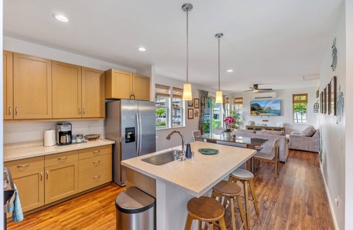 Makaha Valley House | 4 BDRM, Near beach, Ocean Views, HotTub, Pool, Gym