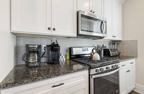 East Point House | 4 Bedroom Suites Under 1 Roof Near Downtown Atlanta & Airport