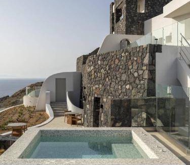 Oia Resort | 490 m² Resort ∙ 8 bedrooms ∙ 16 guests