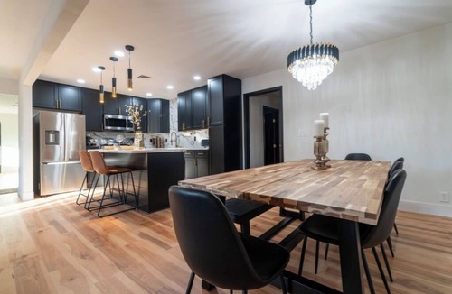 Rancho Oakey House | 4BR Retreat w/Jacuzzi, BBQ & Near Vegas Strip