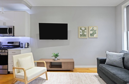 Industry Apartment | 5 min to NYC/Brand New Apartment