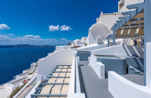 Firostefani Apartment | 50 m² Serviced apartment ∙ 127 guests