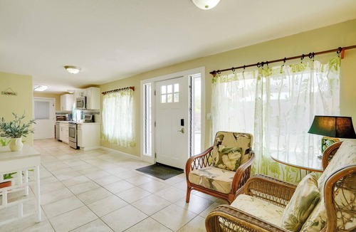 Kalihi Valley Condo | 7 Mi to Waikiki: Airy Retreat Near Shops & Eats!
