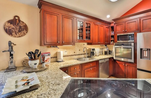 Hunter House | 7Bdr/5Bth, Amazing View, Lake/Swim. 1/2 ml Ski Hunter Resort, Hot Tub/Sauna.Golf