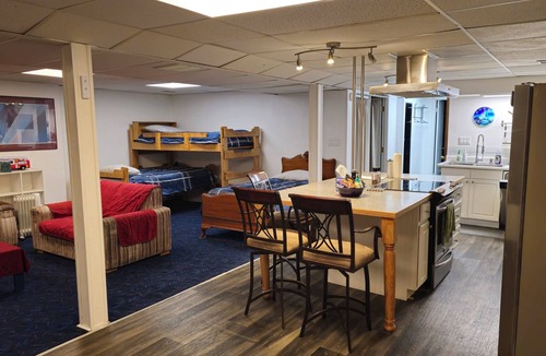 Mica Apartment | 900 sq ft 1 bedroom Apt with views, FREE EV charging, free off street parking