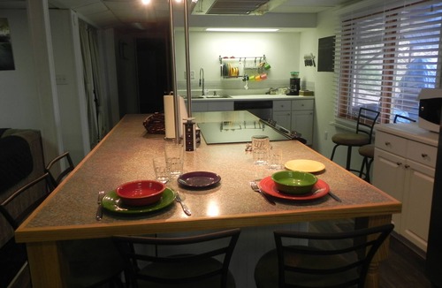 Mica Apartment | 900 sq ft 1 bedroom Apt with views, FREE EV charging, free off street parking