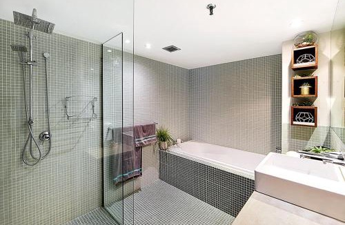 Surfers Paradise Apartment | Absolute Beachfront 3BR Apartment Ocean Views Pool Spa & Tennis Court
