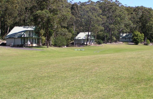 Longreach Ski Chalet | Absolute Waterfront - Grevillea, Banksia and Waratah chalets at Shoalhaven Lodge