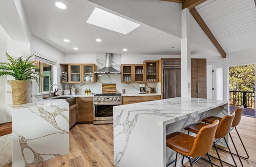 West Sedona House | Across Hiking Trails | Stunning Red Rock Views | Sleeps 18 | Pool, Pickleball, Hot Tub & Theater