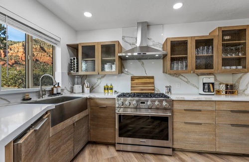 West Sedona House | Across Hiking Trails | Stunning Red Rock Views | Sleeps 18 | Pool, Pickleball, Hot Tub & Theater