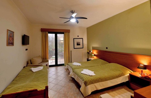 Xanthi Bed & Breakfast | Agriani Hotel - Cozy Poolside Quad Room