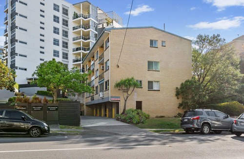 Auchenflower Apartment | AL14-03: 2 bed 1 bath with parking