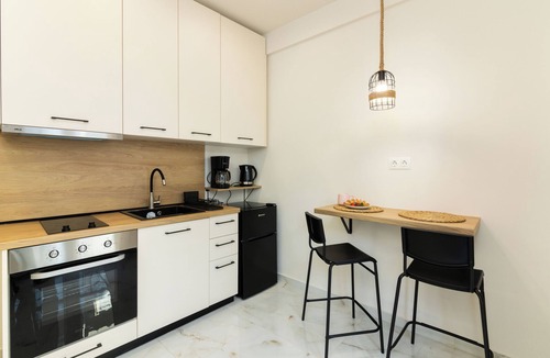Stavroupoli House | Almond I Jacuzzi Suite Self Check-In Easy & Free Street Parking