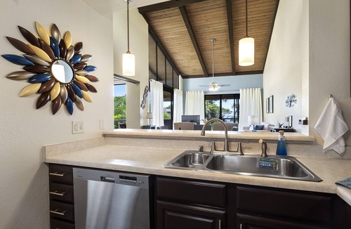 Kahaluu-Keauhou Condo | Amazing Ocean View 2BR 2Bath with Modern AC. Beautifully Upgraded. KKSR 9-305