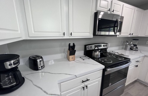 Calabay Parc House | Amazing renovated home with cozy patio and hot tub