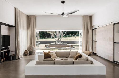 Federal House | Amileka - luxury 25 acre estate with pool
