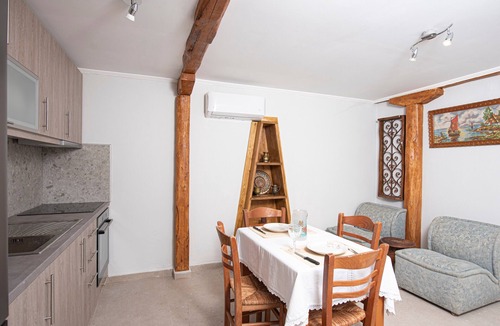 Vournikas Apartment | Apartment 'Cosy' with Wi-Fi and Air Conditioning