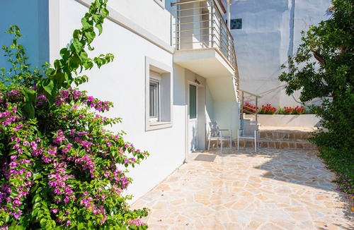 Vournikas Apartment | Apartment 'Cosy' with Wi-Fi and Air Conditioning
