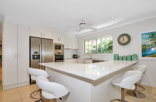 Surfers Paradise House | Artist’s Private Recluse - Surfers Paradise