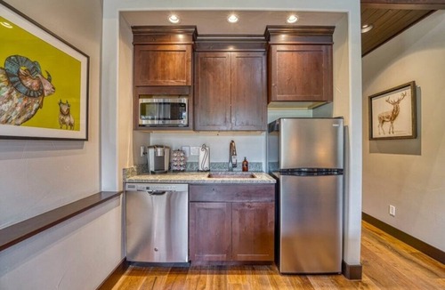 Estes Park House | Aspen Falls- Private Luxury Estate & Guest Lodging-Group Retreats