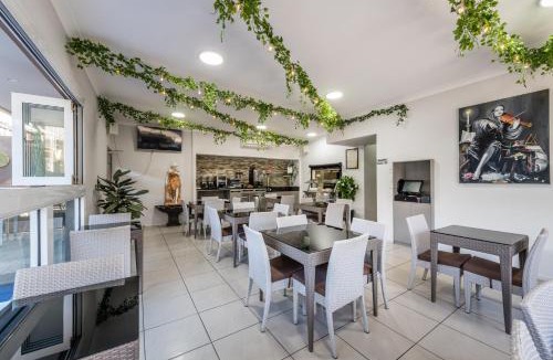 South Toowoomba Hotel | Athena Motel Apartments