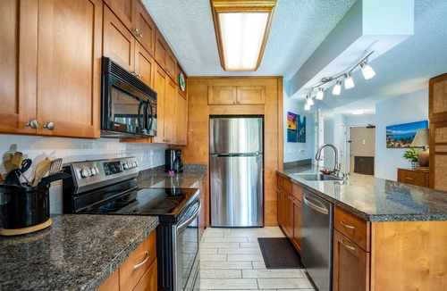 Kihei Condo | AUGUST 20% OFF 7nt stays Remodeled Kihei Oceanfront property AC, Gas BBQ & Pool