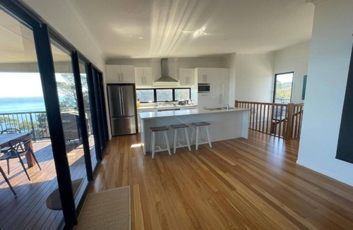 Brisbane Waterfront House | Bayview Breeze Moreton island