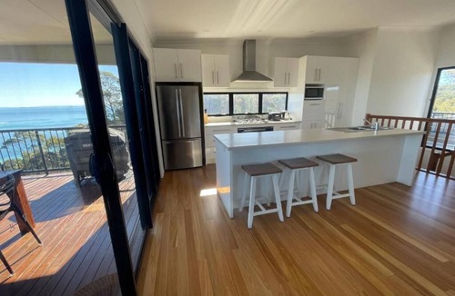 Brisbane Waterfront House | Bayview Breeze Moreton island