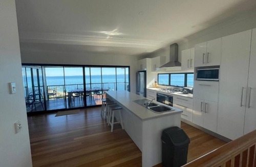Brisbane Waterfront House | Bayview Breeze Moreton island