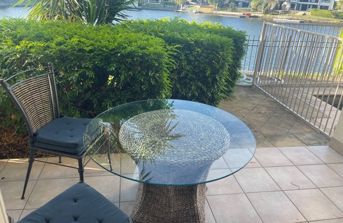 Helensvale House | Beach House on the Gold Coast Canal - Room 1