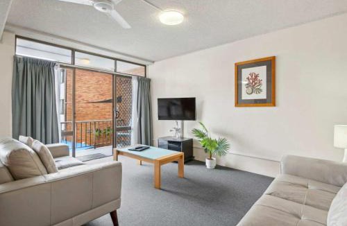 Coffs Harbour Apartment | Beach Resort style spacious full A C - heated pool spa sauna - 6pm checkout @219
