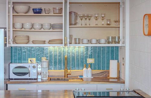Punaluu Condo | Beachfront Condo w/Stunning Ocean Views