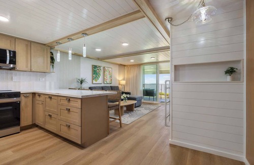 Punaluu Condo | Beachfront Condo with Stunning View