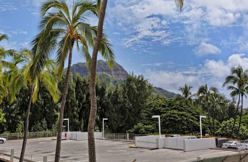 Diamond Head - Kapahulu - St. Louis Condo | Beachfront Diamond Head views, Quiet End of Waikiki with Swimming/Surfing!