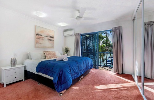 Mermaid Beach House | Beachfront Escape (Ocean Views)