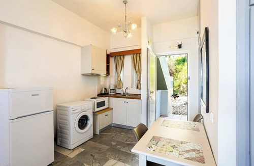 Pylos-Nestoras Apartment | Beachfront Nest Memi, Koroni-Seaheaven House A4