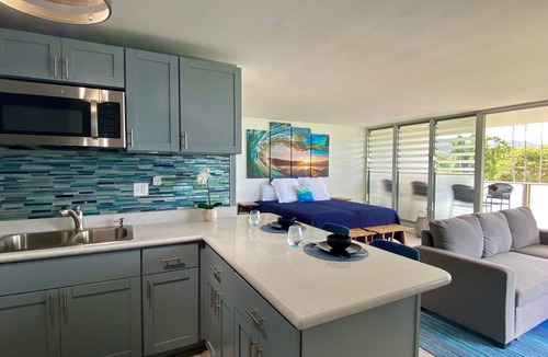 Punaluu Apartment | Beachfront & Oceanviews - New Furnishings