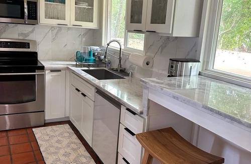 Pupukea Cottage | Beachfront Palaypa - Former Mission House