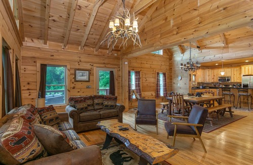 Spruce Pine Cabin | Bear Creek Cabin! Hot Tub+Fire Pit, Fireplace, Mtn Lodge, Private, WiFi, Grill!