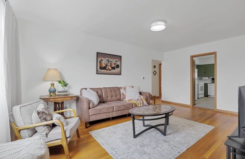 Sharon Heights Apartment | Beautiful 2-bedroom apartment with AC in vibrant Columbus