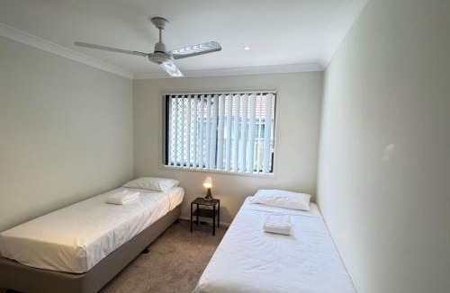 Redbank Plains House | Beautiful 4 BDR House with ensuite and AC