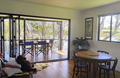 Ocean Shores House | Beautiful waterfront house near the beach