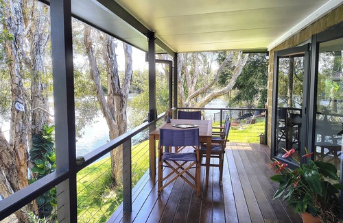 Ocean Shores House | Beautiful waterfront house near the beach