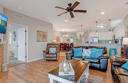 Osage Beach Condo | Believe the 275+ 5 star reviews! Main waterfront & boat slip, Ice cream machine.