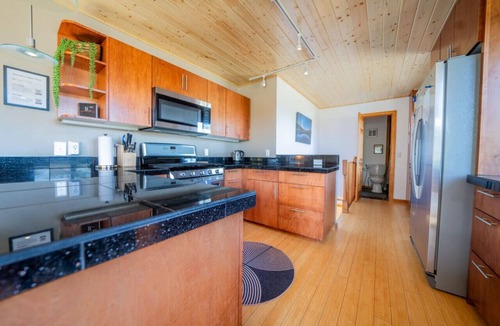 Venner Ranch Estates Cabin | Best Views, Hot Tub Near National Park! King Beds!