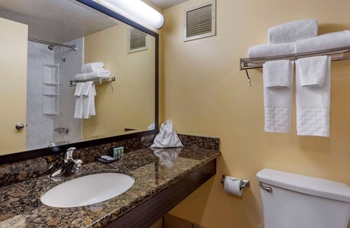 Western Honolulu Hotel | Best Western The Plaza | Standard Room 2 Double Beds | Free Breakfast & Shuttle