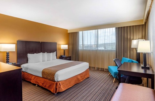 Western Honolulu Hotel | Best Western The Plaza | Deluxe Room with King Bed | Free Breakfast and Shuttle