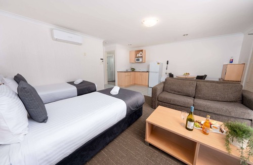 Newtown Hotel | Best Western Tuscany On Tor Motor Inn